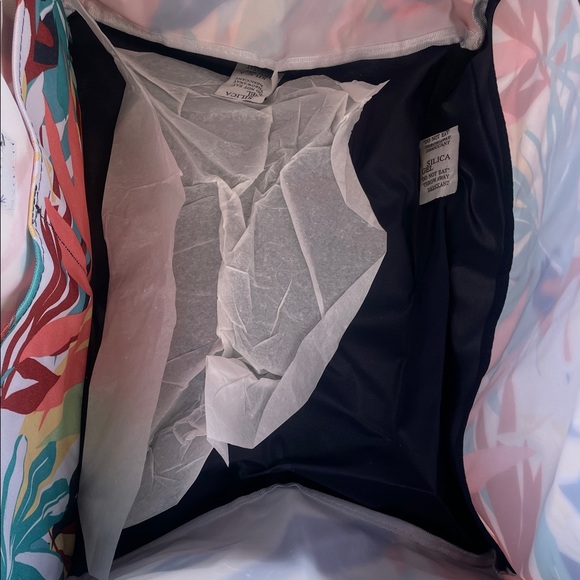 Thirty-One Pick Up & Go Tote Painted Plams - Picture 2 of 6